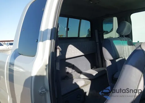 2000 Toyota Tacoma из США, поврежденный, VIN 4TAVL52N2YZ644394